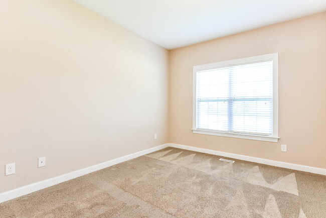 Building Photo - 29 Westcote Ln