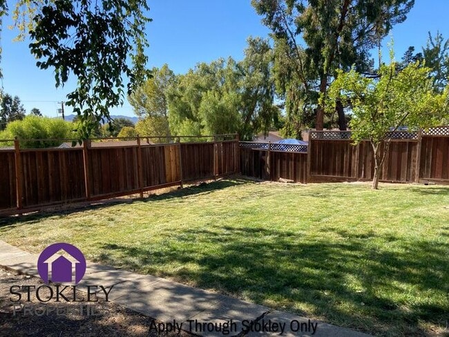 Building Photo - 2438 Upland Dr