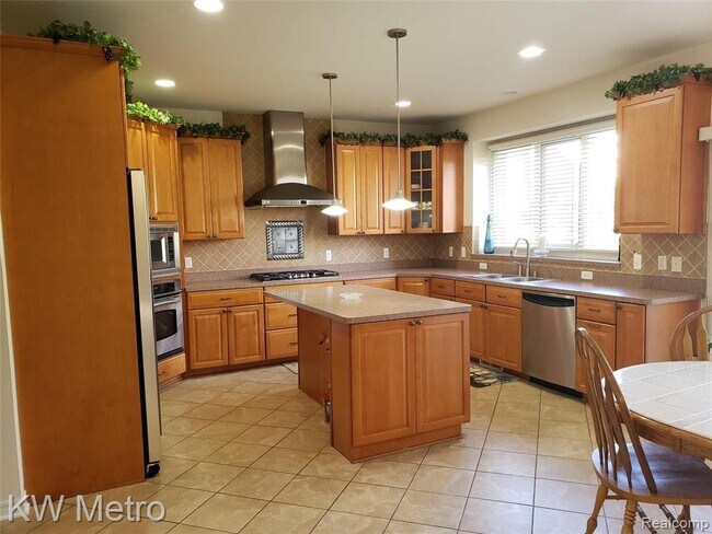 Building Photo - 1227 Letica Dr