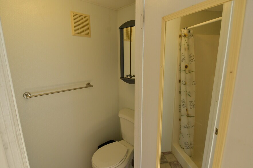 Building Photo - 1710 Oakwood St