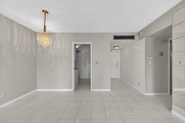 Building Photo - 1831 NE 38th St