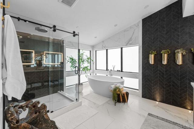 Building Photo - 3301 Lincoln St