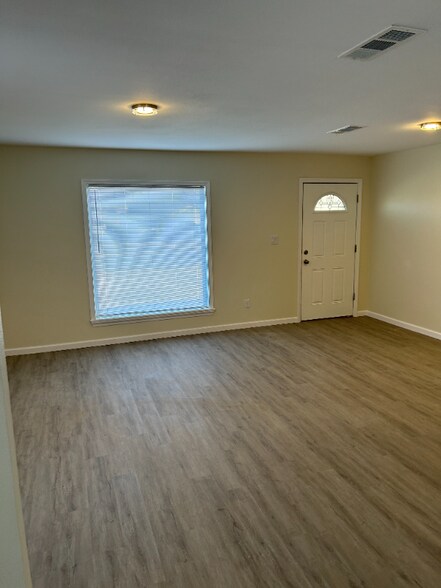 Building Photo - 3810 S Hughes St