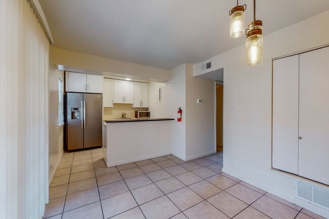 Building Photo - North Valley 3 bedroom Townhouse