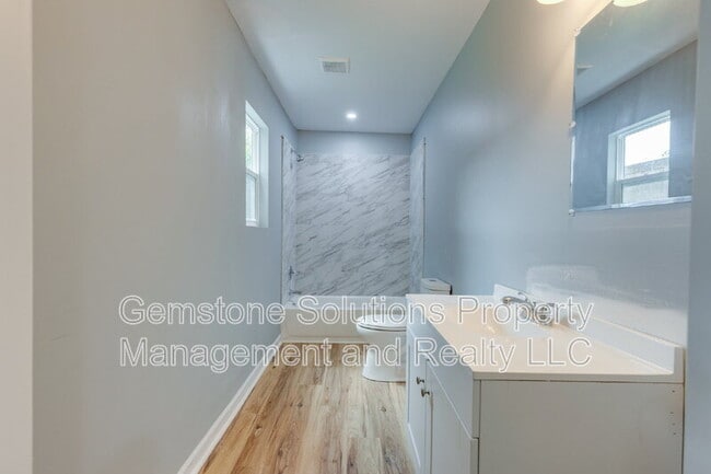 Building Photo - 2930 Primrose Cir