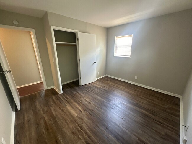Building Photo - 8315 Meadowlark Dr