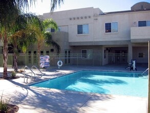 Building Photo - Towne Crest Apartments