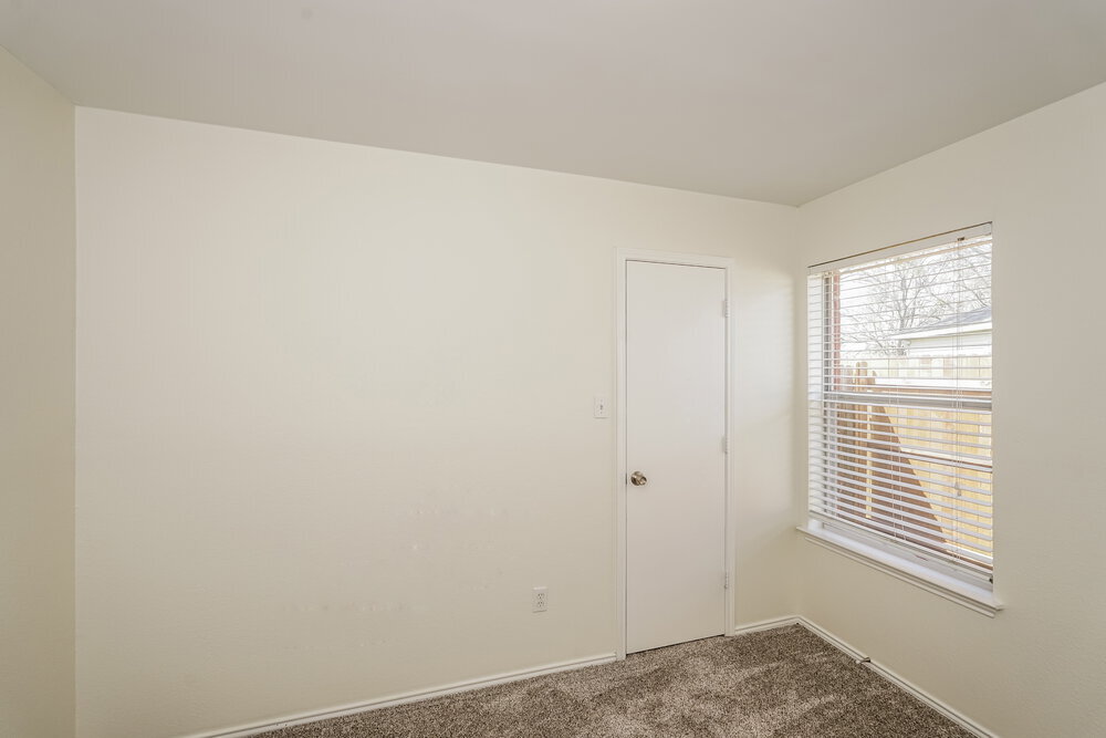 Building Photo - 1000 Sandalwood Dr