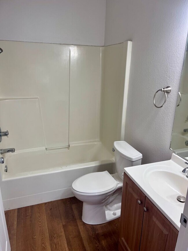 Building Photo - Super Crisp 2 Bedroom w/2 car attached garage