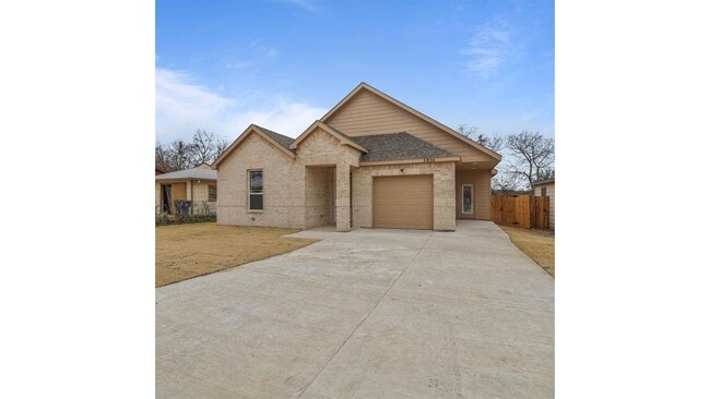 Building Photo - 2124 Bluebell Dr