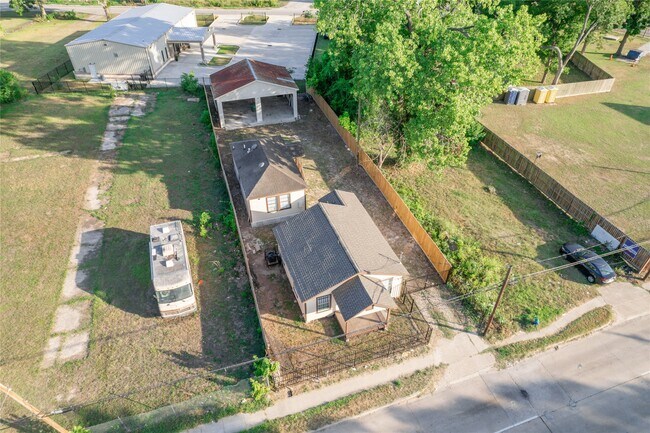 Building Photo - 1051 W Little York Rd