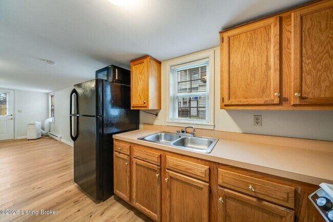 Building Photo - 1612 Ellwood Ave