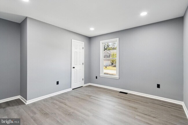 Building Photo - 39 Hidden Lake Dr