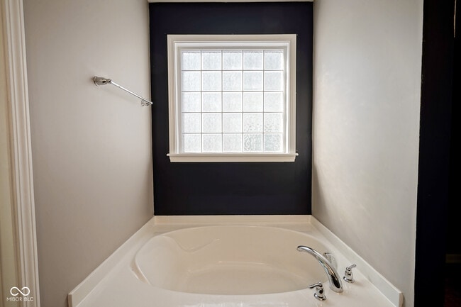 Building Photo - 5764 Bluff View Ln