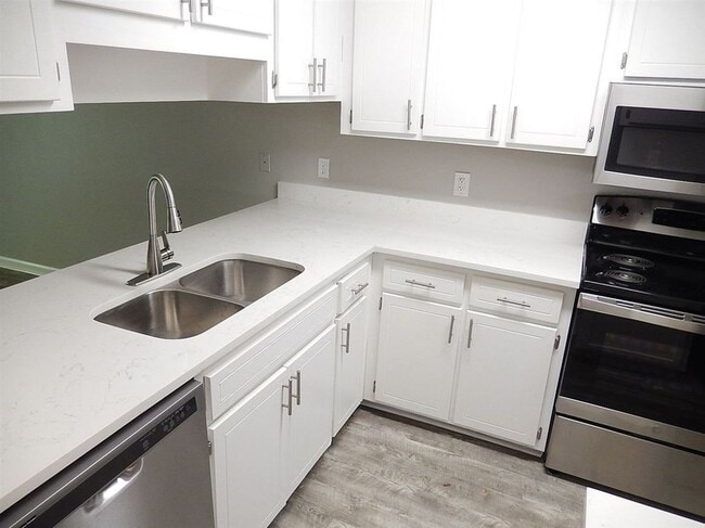 Building Photo - 4885 Old Bainbridge Rd