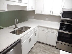 Building Photo - 4885 Old Bainbridge Rd