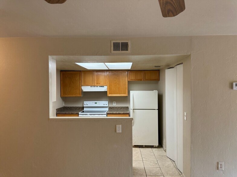 Building Photo - 4304 SW 70th Terrace