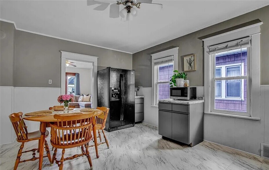 Building Photo - 68 Sunset St