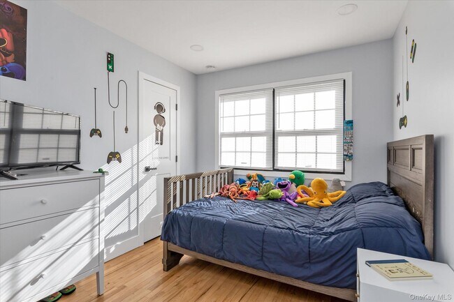 Building Photo - 4 Finch Pl