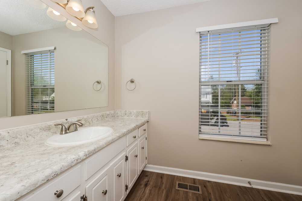 Building Photo - 3205 Country Lawn Dr