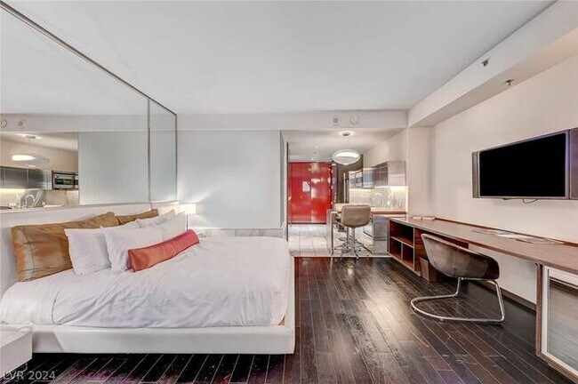 Building Photo - Palms Studio w/ Strip View & BALCONY ACCES...