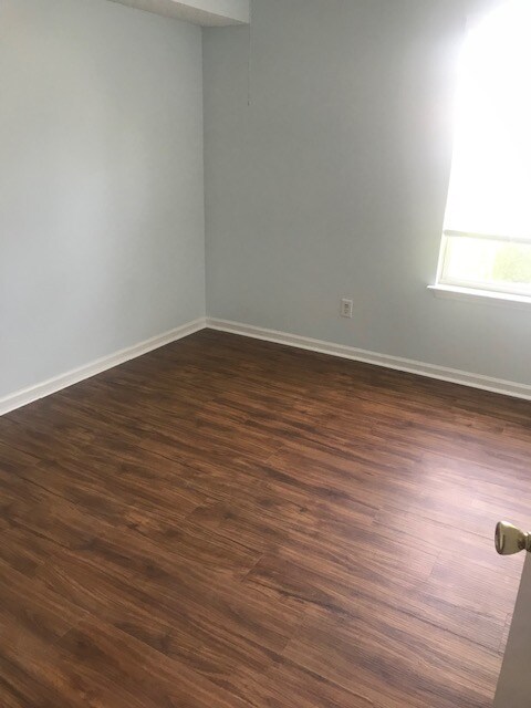 Building Photo - 8562 Hopkins Cir