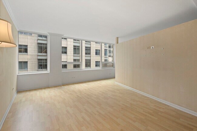 Building Photo - 233 E Erie St