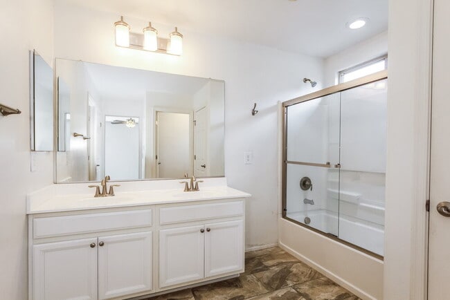 Building Photo - 16417 W Latham St