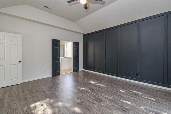 Building Photo - 30611 Country Meadows Dr