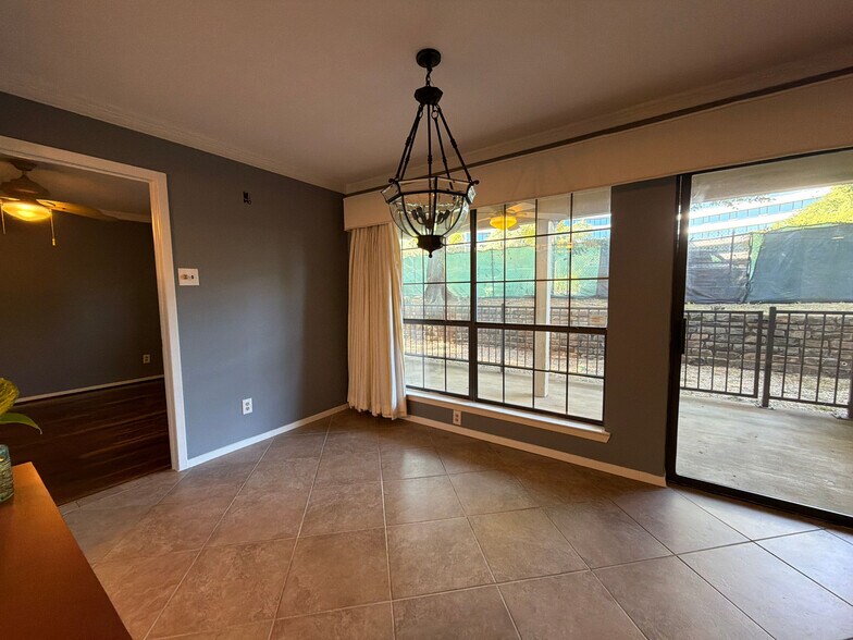 Building Photo - Room in Condo on Wedglea Dr