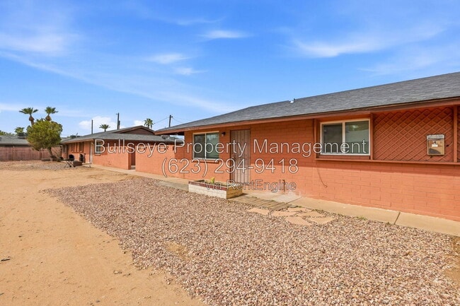 Building Photo - 2245 W Glenrosa Ave