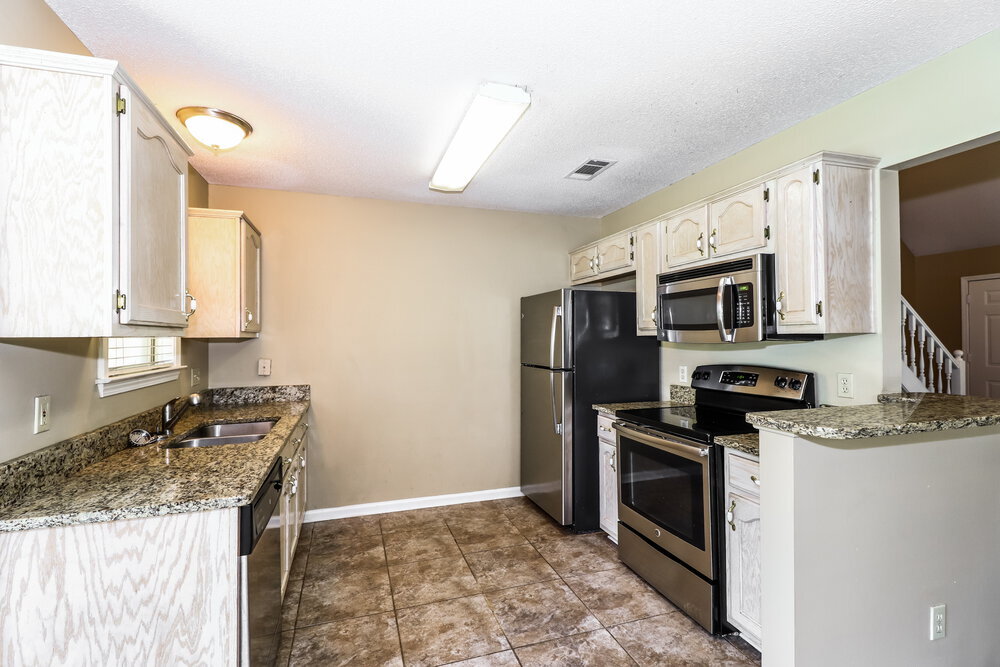 Building Photo - 9115 Park Crest Dr