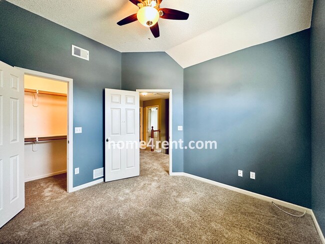 Building Photo - Fantastic South Overland Park Home in Blue...