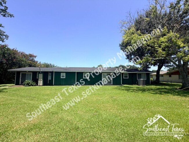 Building Photo - 6033 Reba Dr