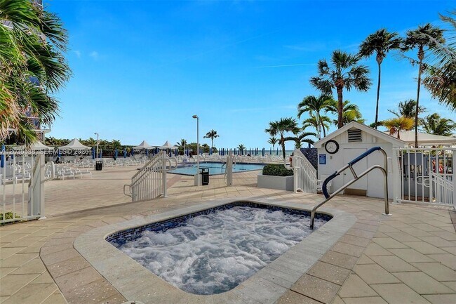 Building Photo - 2030 S Ocean Dr