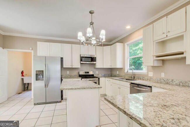 Building Photo - 2462 Empire Forest Dr