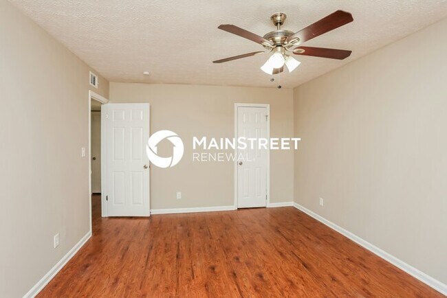 Building Photo - 3 Bedroom Pet-Friendly Home in Lithonia, GA with Main Street Renewal