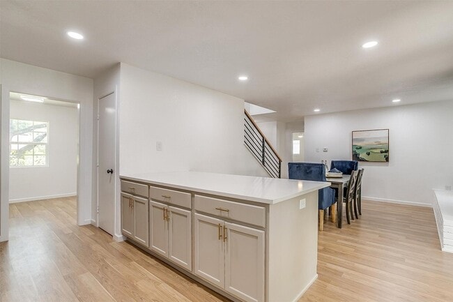 Building Photo - 1701 Larkspur Dr
