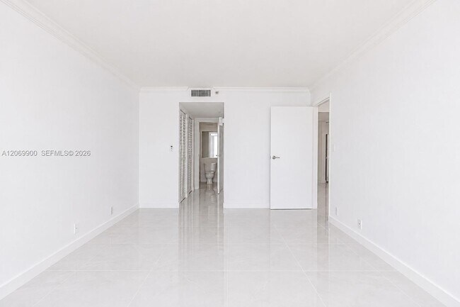 Building Photo - 7601 E Treasure Dr