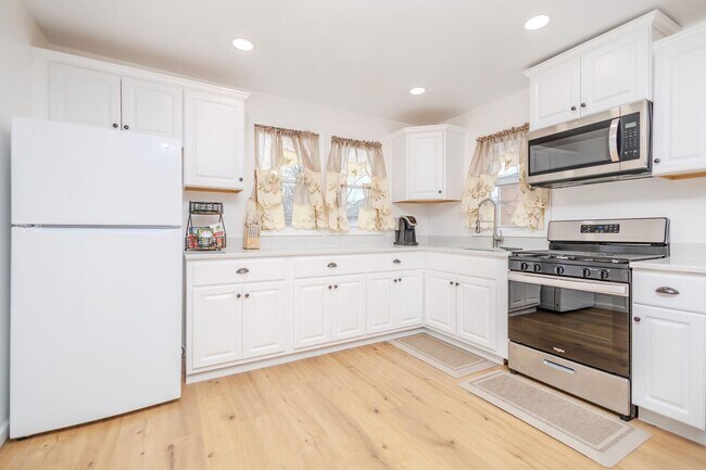 Building Photo - 138 D View Ave