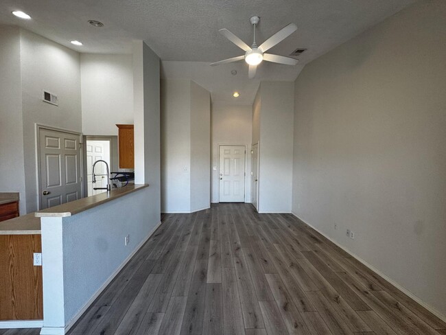 Building Photo - 1105 Meadowlark Way SE