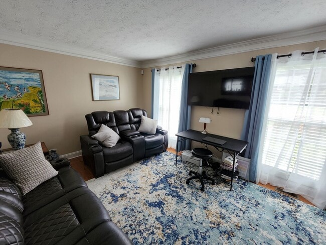 Building Photo - Staycation near everything Fayetteville