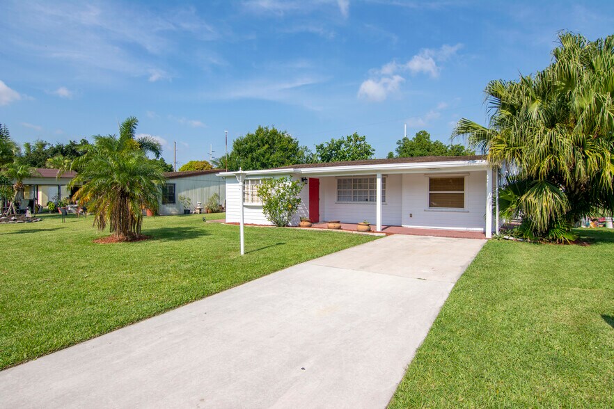 Building Photo - 1441 5th Ct