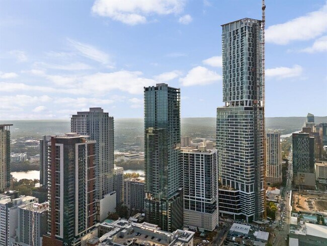 Building Photo - 610 Davis St