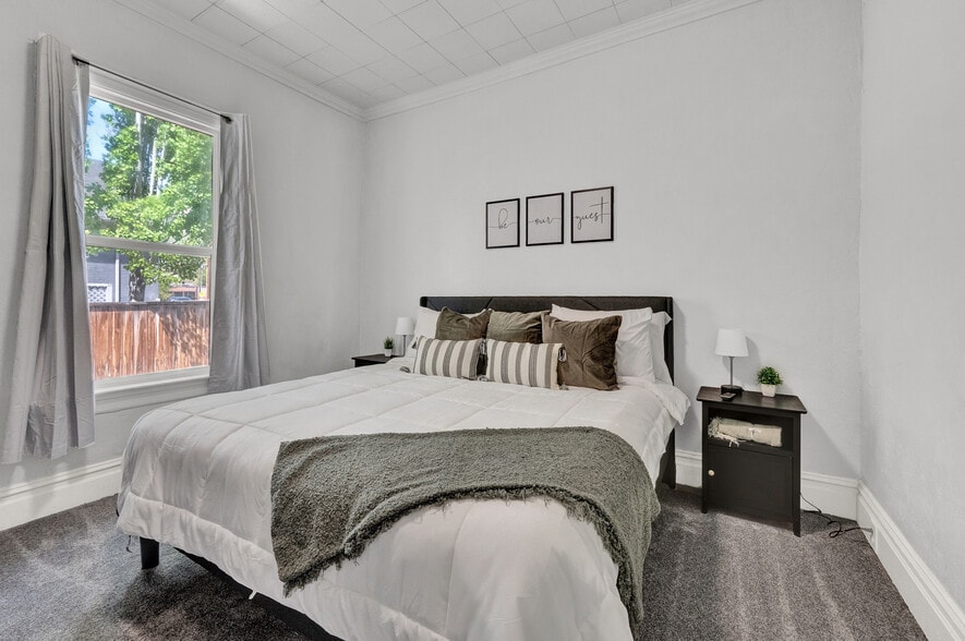 Building Photo - 369 N 300 W