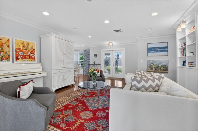 Building Photo - 1010 SW 2nd St