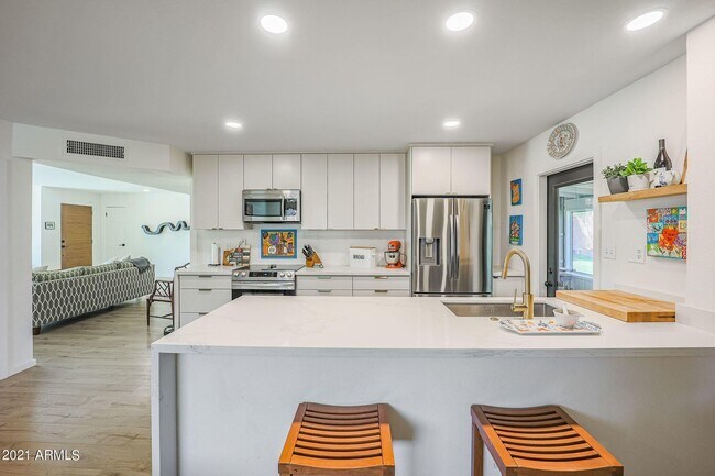 Building Photo - 8133 N 16th Dr