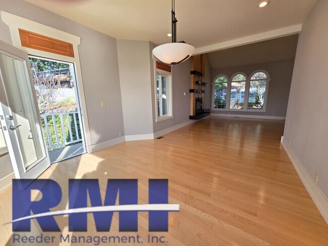 Building Photo - Waterfront Oasis!!!!