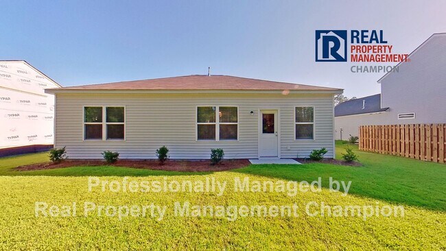 Building Photo - Beautiful Home with Spacious and Open Floorplan