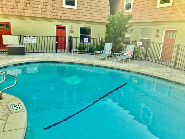 Building Photo - 1500 East Side Dr